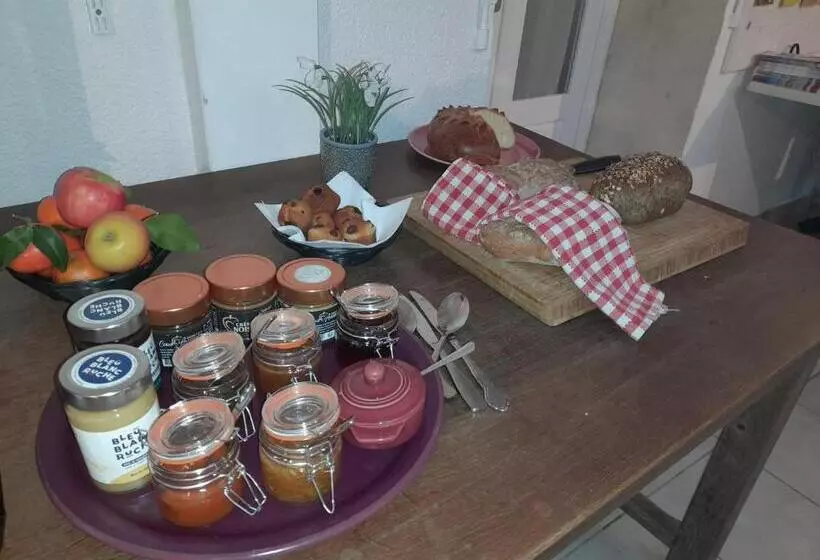 Aamiaismajoitus (B&B) La Maison Du Prince De Condé