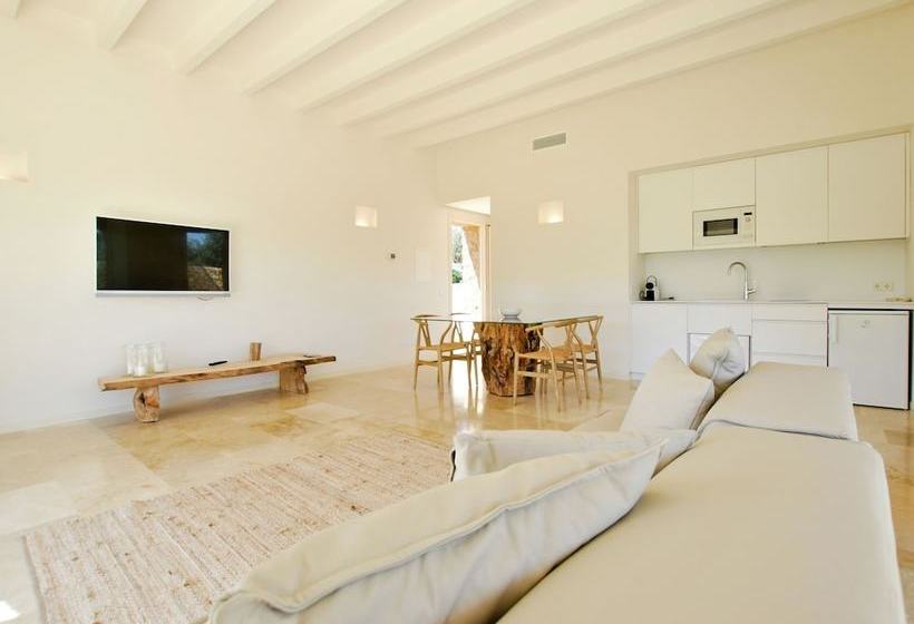 Mesmirizing Cottage In St Llorenç Des Cardassar With Swimming Pool