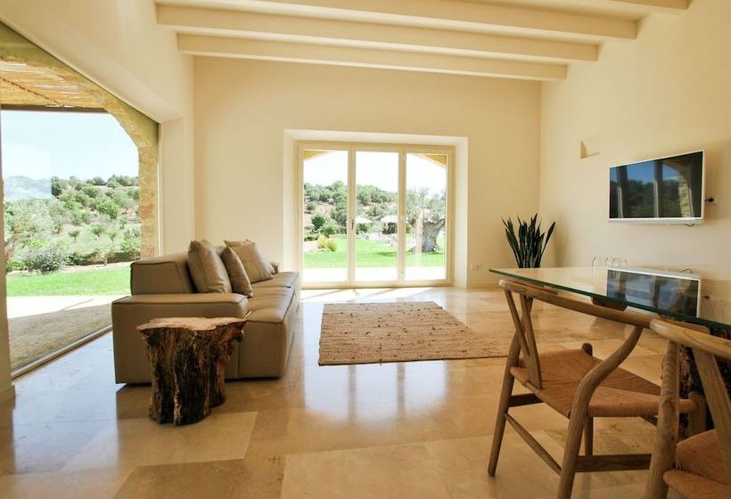 Mesmirizing Cottage In St Llorenç Des Cardassar With Swimming Pool