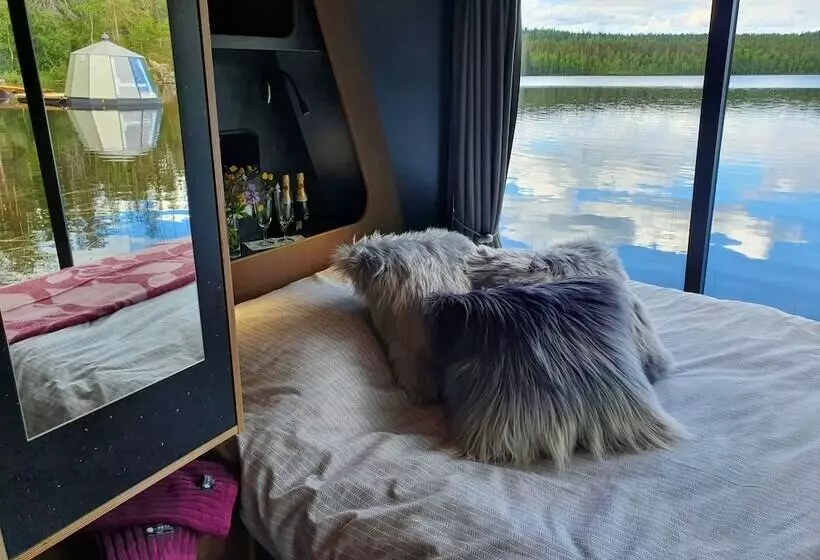 Hotelli Aurorahut, Overwater Hut