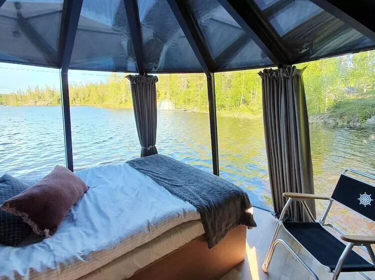 Hotelli Aurorahut, Overwater Hut