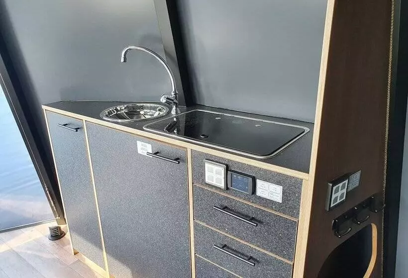 Hotelli Aurorahut, Overwater Hut