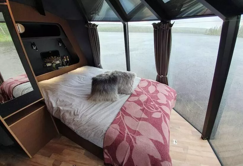 Hotelli Aurorahut, Overwater Hut