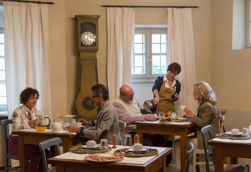 فندق ريفى Marchesi Alfieri   Cantine E Ospitalità