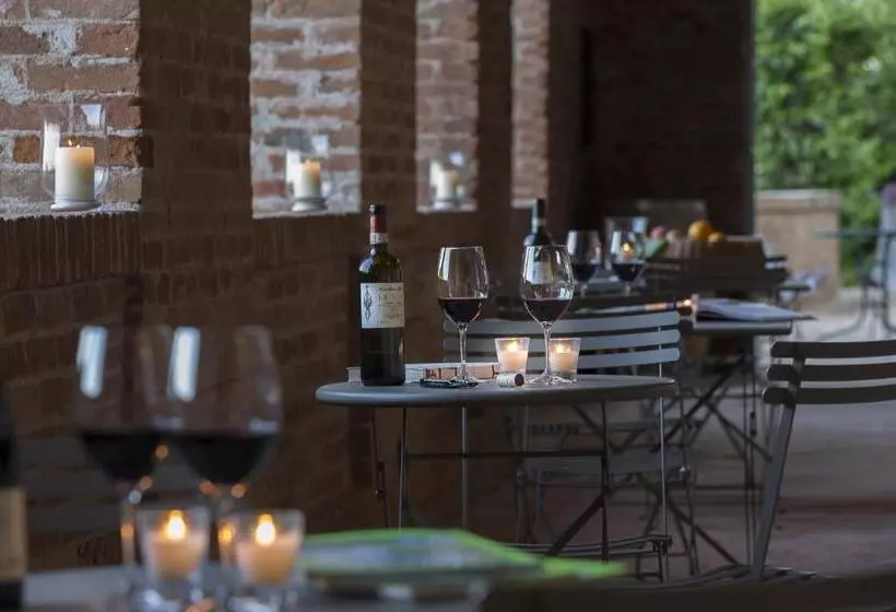 田舎風ホテル Marchesi Alfieri   Cantine E Ospitalità