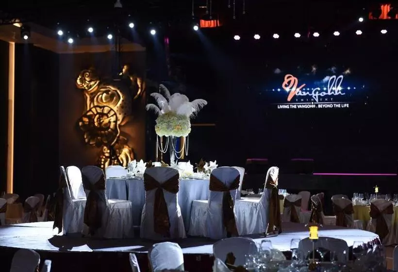 Vangohh Eminent Hotel & Spa
