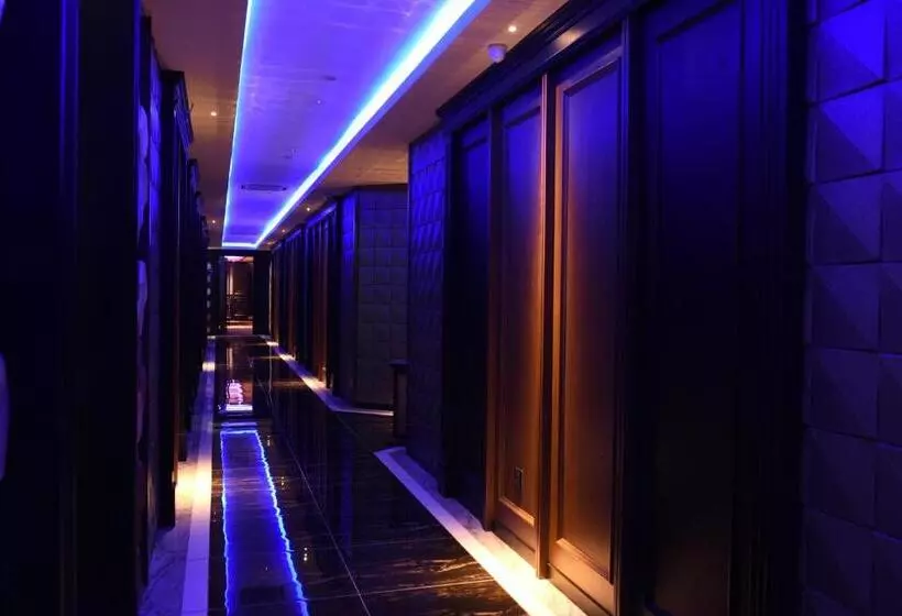 Vangohh Eminent Hotel & Spa