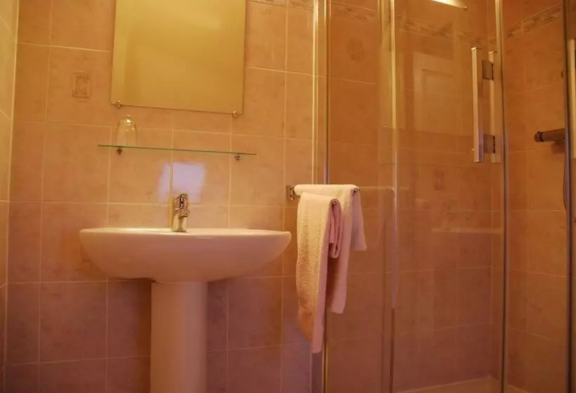 Majatalo Au Domaine De Rimou