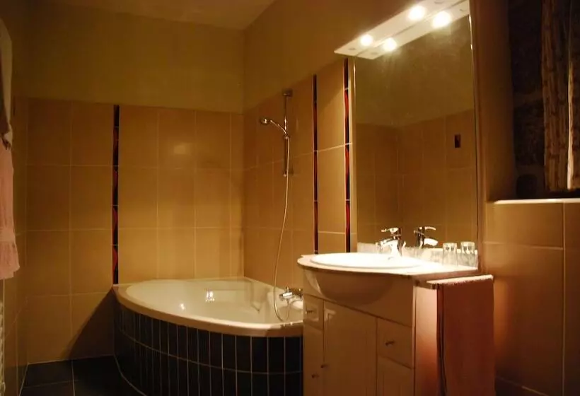 Majatalo Au Domaine De Rimou