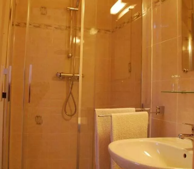 Majatalo Au Domaine De Rimou