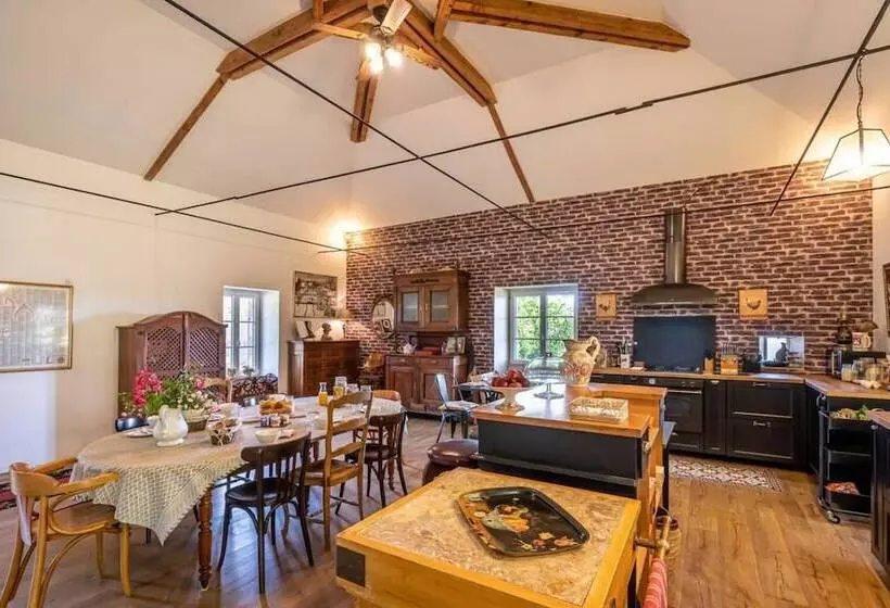 Majatalo La Maison Du Pinier