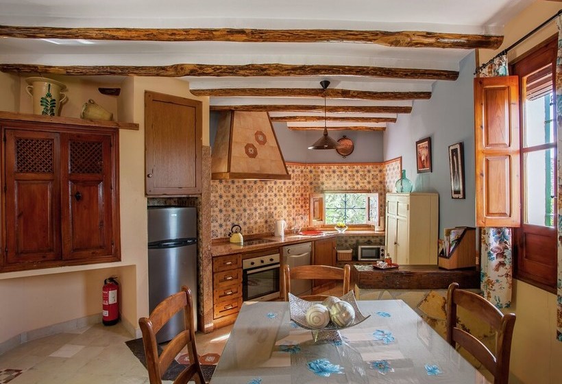 Comfortable Mansion In Rute With Jacuzzi