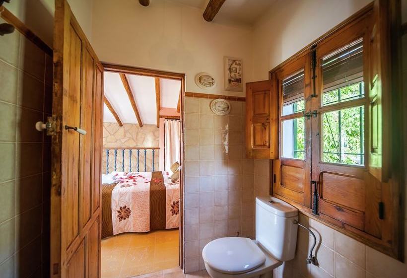 Comfortable Mansion In Rute With Jacuzzi