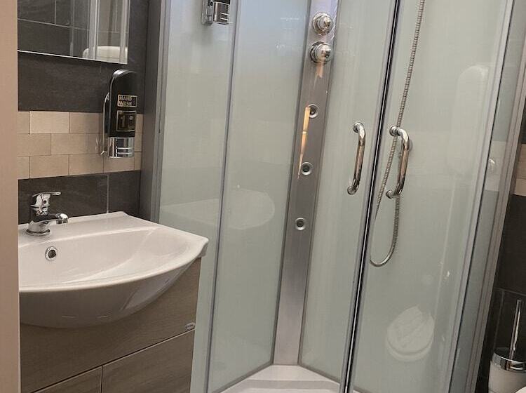 مسافرخانه Noah