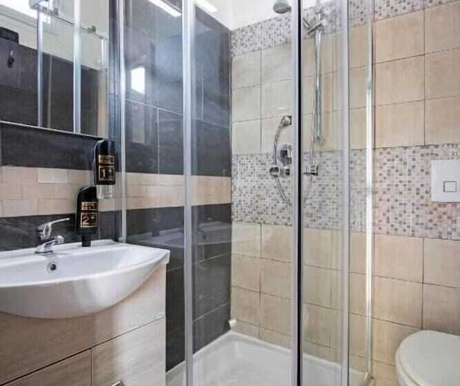 مسافرخانه Noah