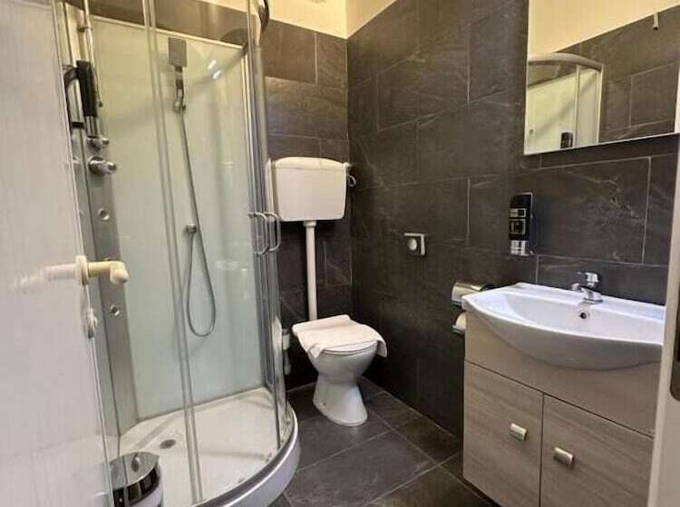 مسافرخانه Noah