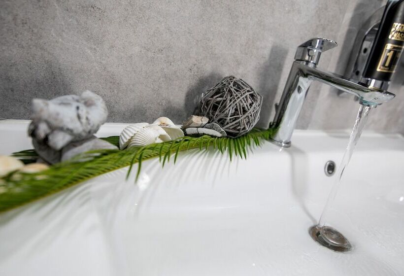 مسافرخانه Noah