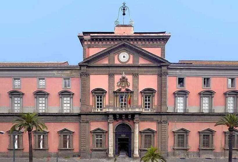 هتل Bella Napoli Suites