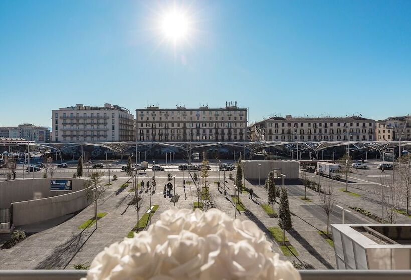 هتل Bella Napoli Suites