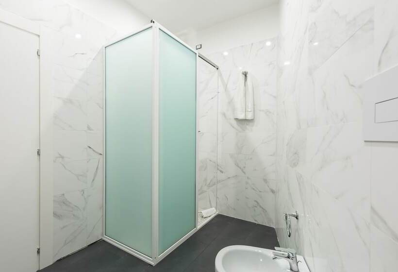 هتل Bella Napoli Suites