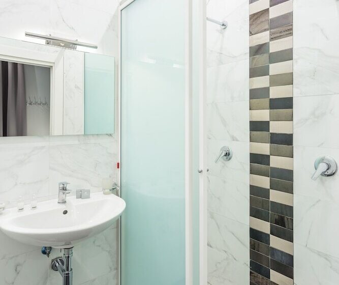 هتل Bella Napoli Suites