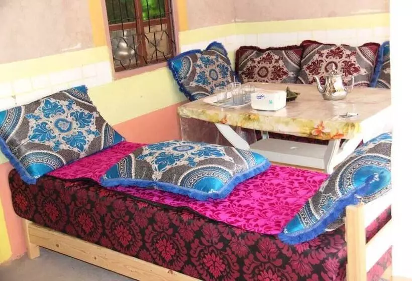 پانسیون Gîte Taghia Climbing   Hostel
