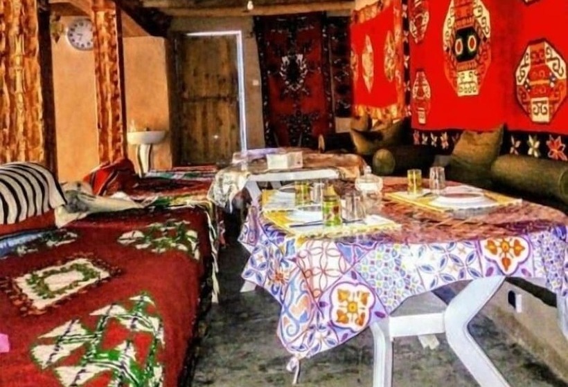 پانسیون Gîte Taghia Climbing   Hostel