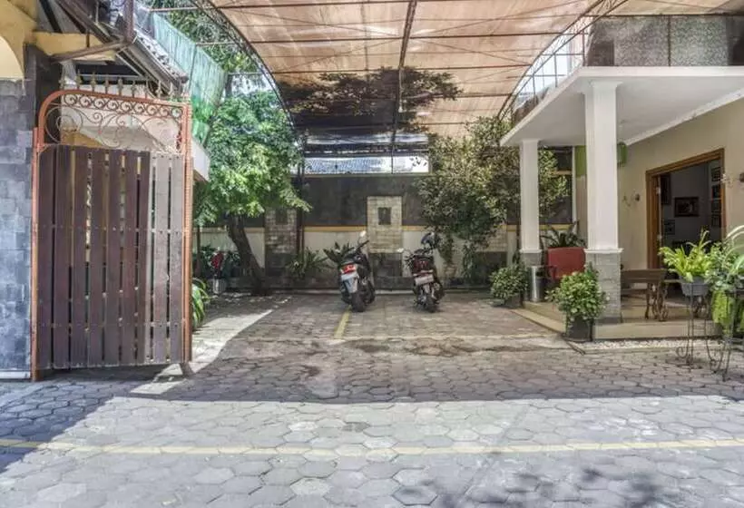 ペンション Reddoorz Syariah @ Raya Tajem Maguwo
