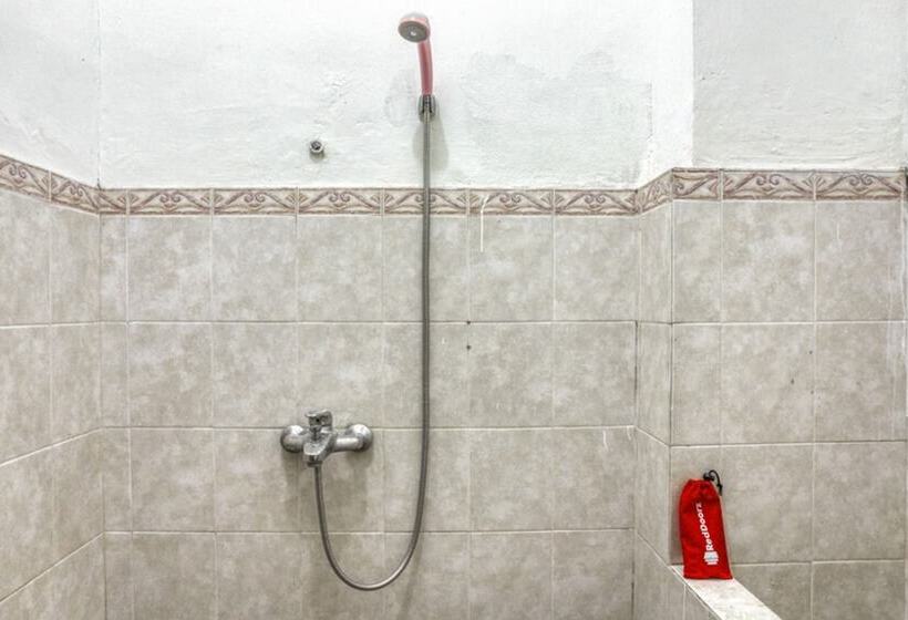 Pensjonat Reddoorz Syariah @ Raya Tajem Maguwo