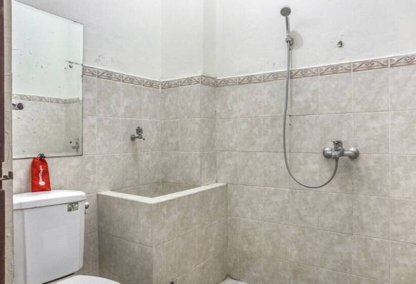 Pensjonat Reddoorz Syariah @ Raya Tajem Maguwo