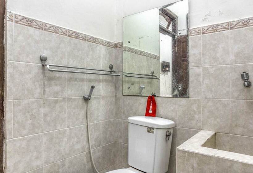 Pensjonat Reddoorz Syariah @ Raya Tajem Maguwo