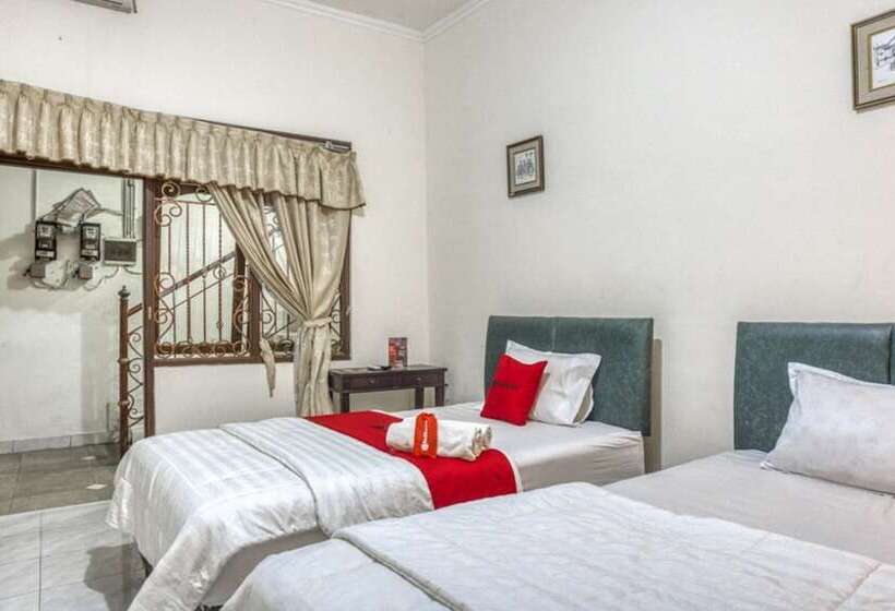 Pensjonat Reddoorz Syariah @ Raya Tajem Maguwo