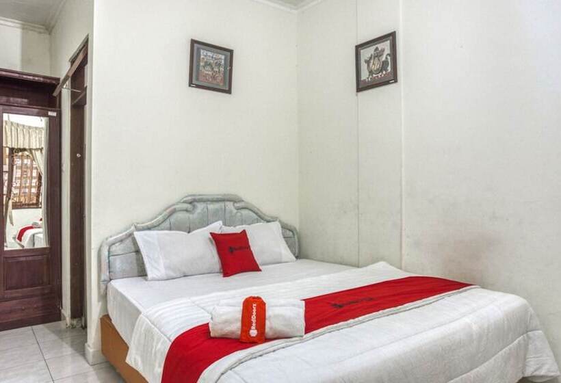 Pensjonat Reddoorz Syariah @ Raya Tajem Maguwo