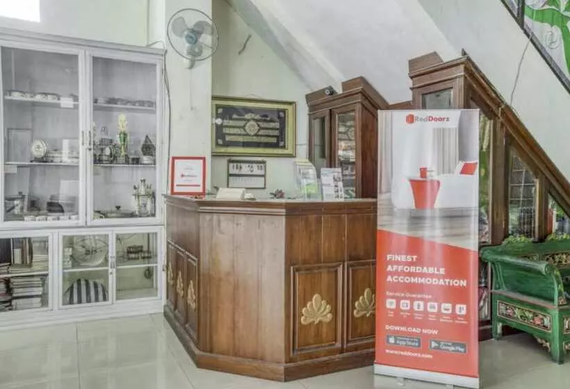ペンション Reddoorz Syariah @ Raya Tajem Maguwo