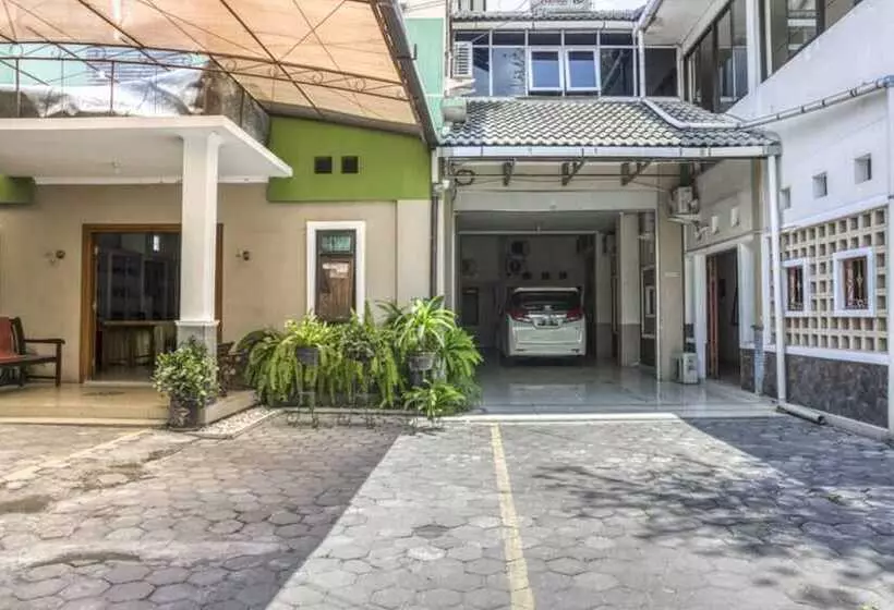 ペンション Reddoorz Syariah @ Raya Tajem Maguwo