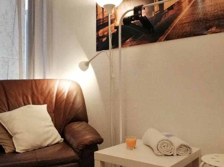 Charming 53 Rooms In Cacilhas  Hostel