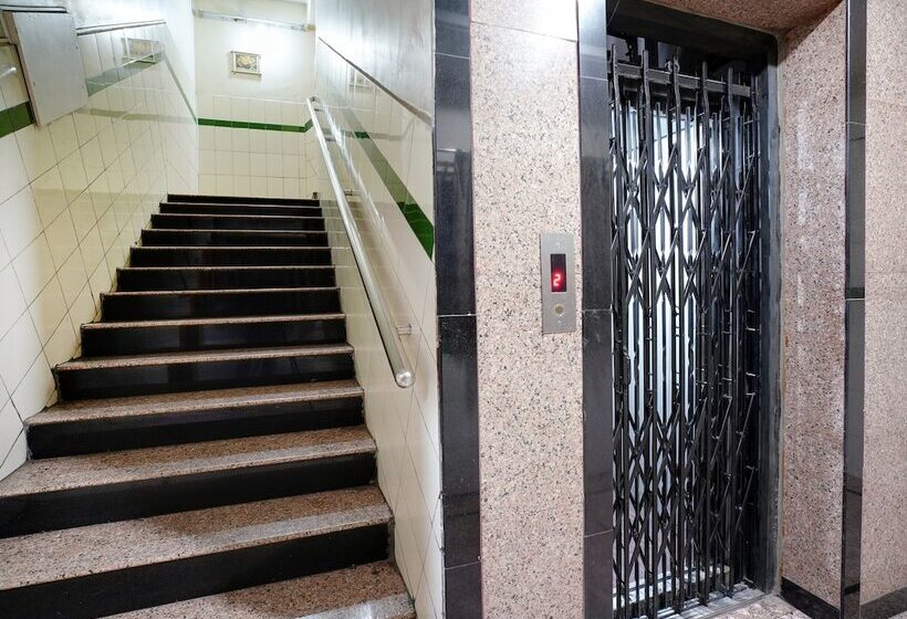 هتل Capital O 46832 Gaayatri Residency