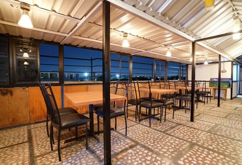 هتل Capital O 46832 Gaayatri Residency