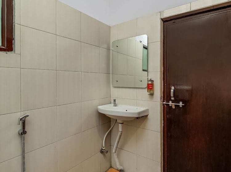 Отель Oyo Flagship 26760 Paradise Circle