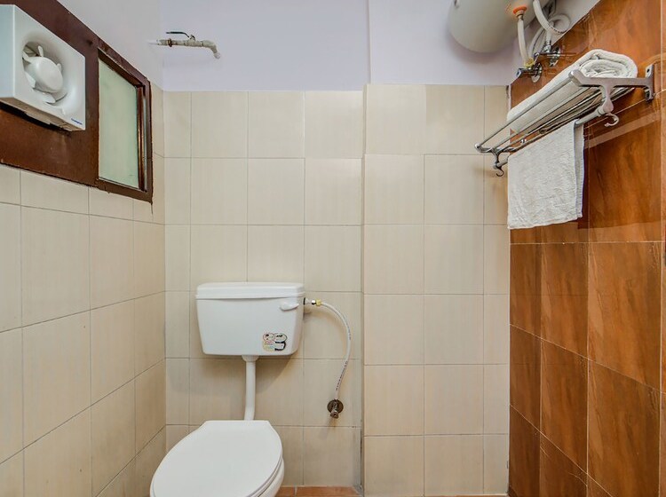 Отель Oyo Flagship 26760 Paradise Circle