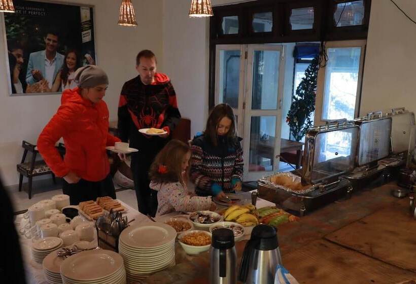 בית מלון כפרי The Rainbow Inn And Cafe