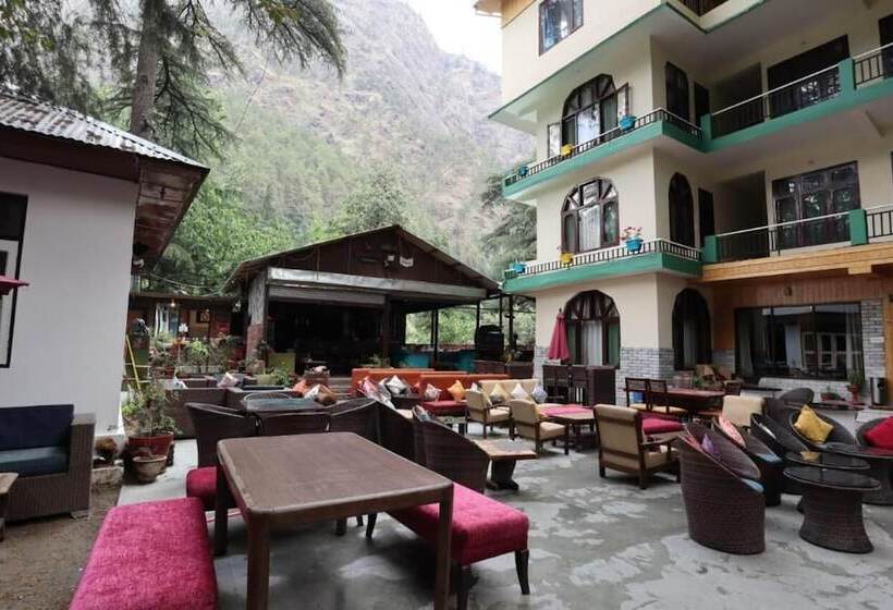 בית מלון כפרי The Rainbow Inn And Cafe