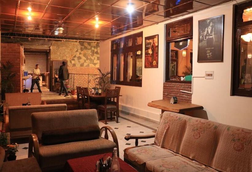 בית מלון כפרי The Rainbow Inn And Cafe