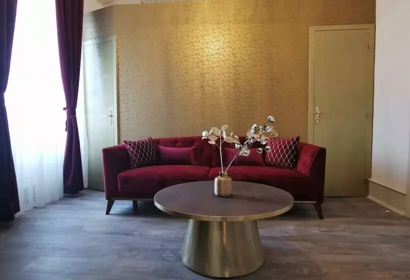 پانسیون Colmar Suites