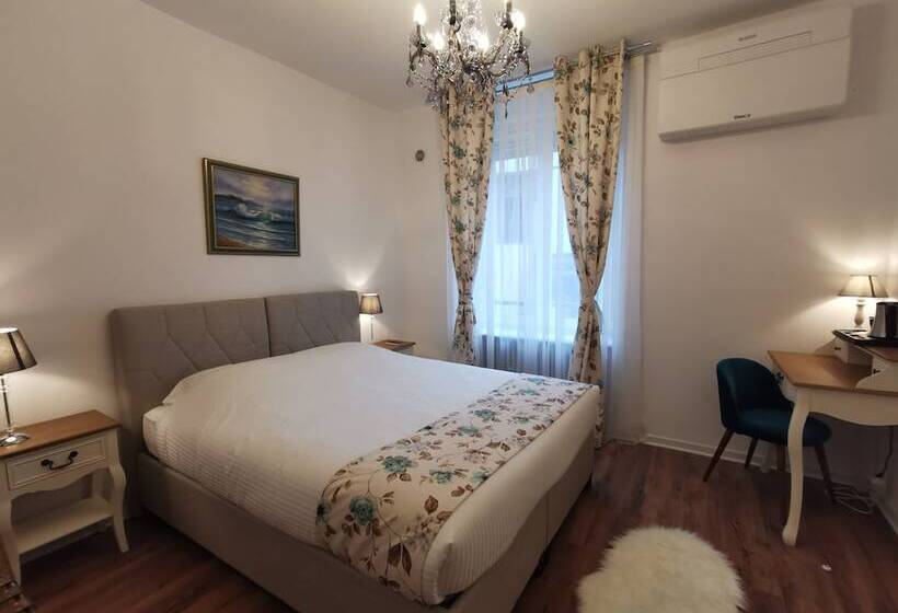 ペンション Colmar Suites