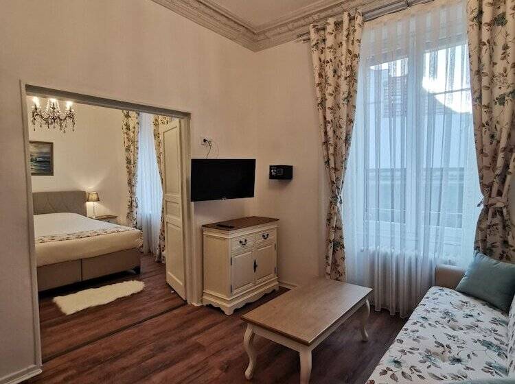 ペンション Colmar Suites