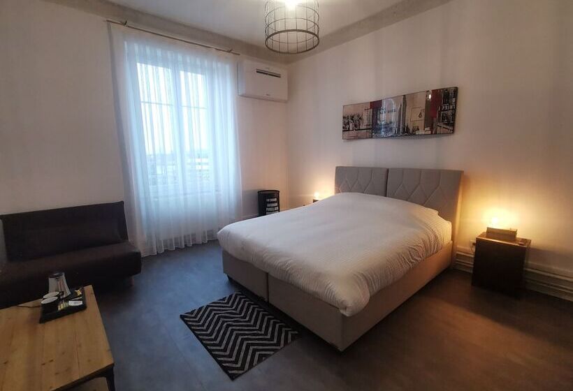 ペンション Colmar Suites