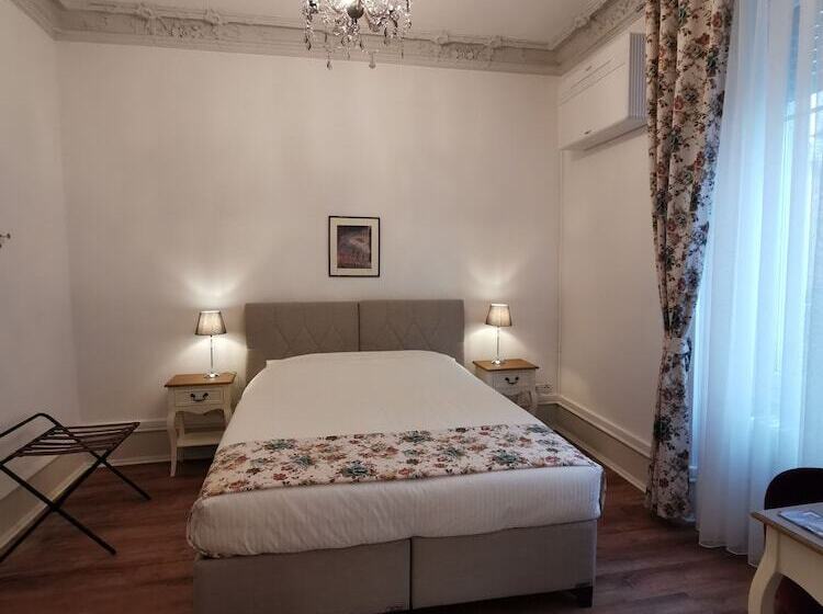 ペンション Colmar Suites