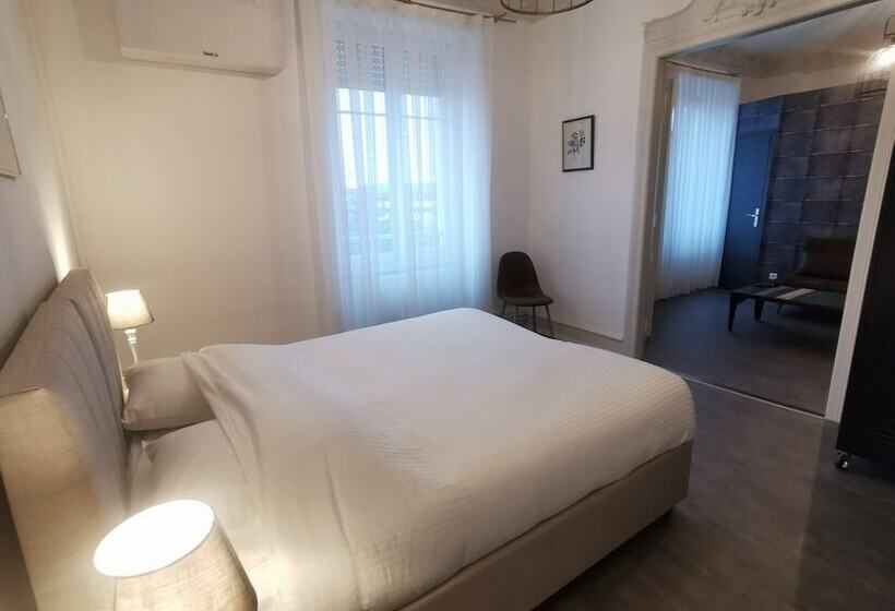 ペンション Colmar Suites