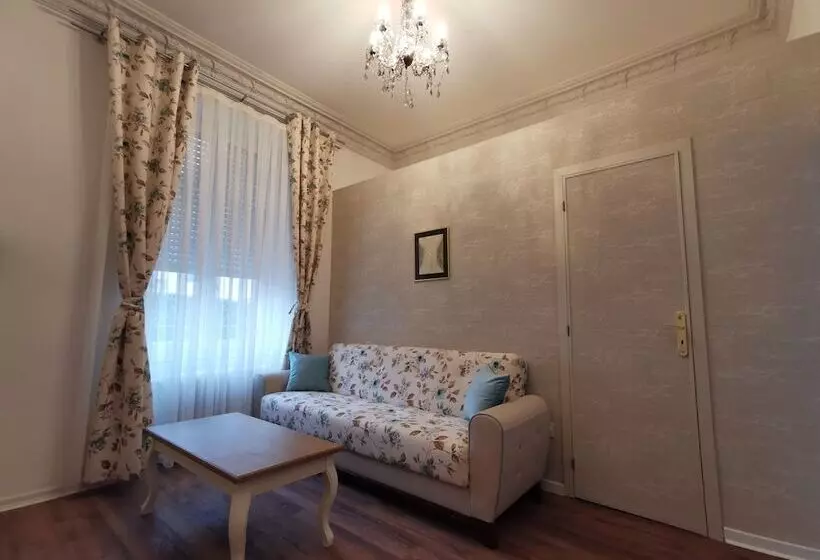 پانسیون Colmar Suites